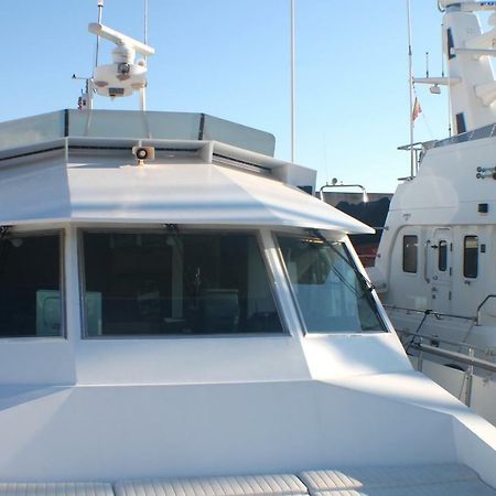 Your Own Private Yacht Hotel Sant Adria de Besos Luaran gambar