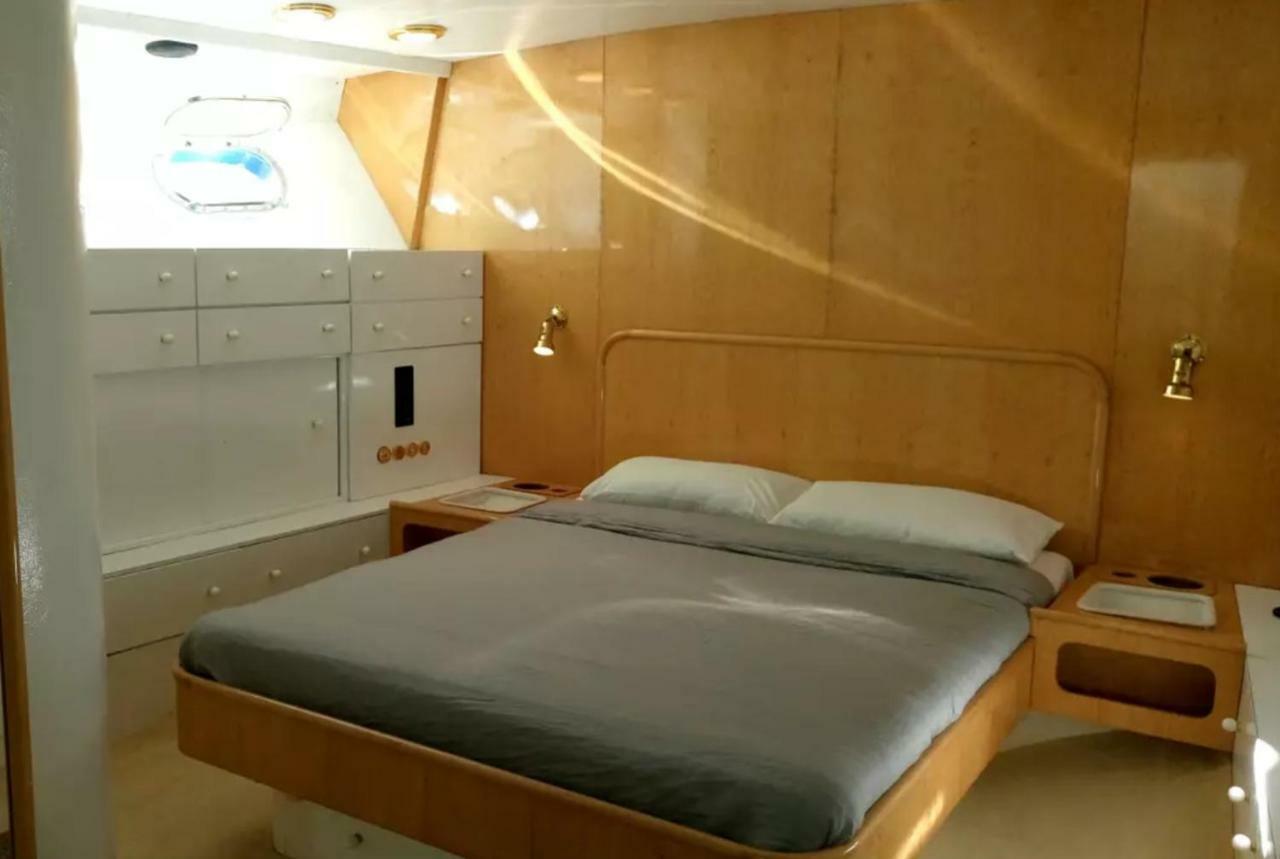 Your Own Private Yacht Hotel Sant Adria de Besos Luaran gambar