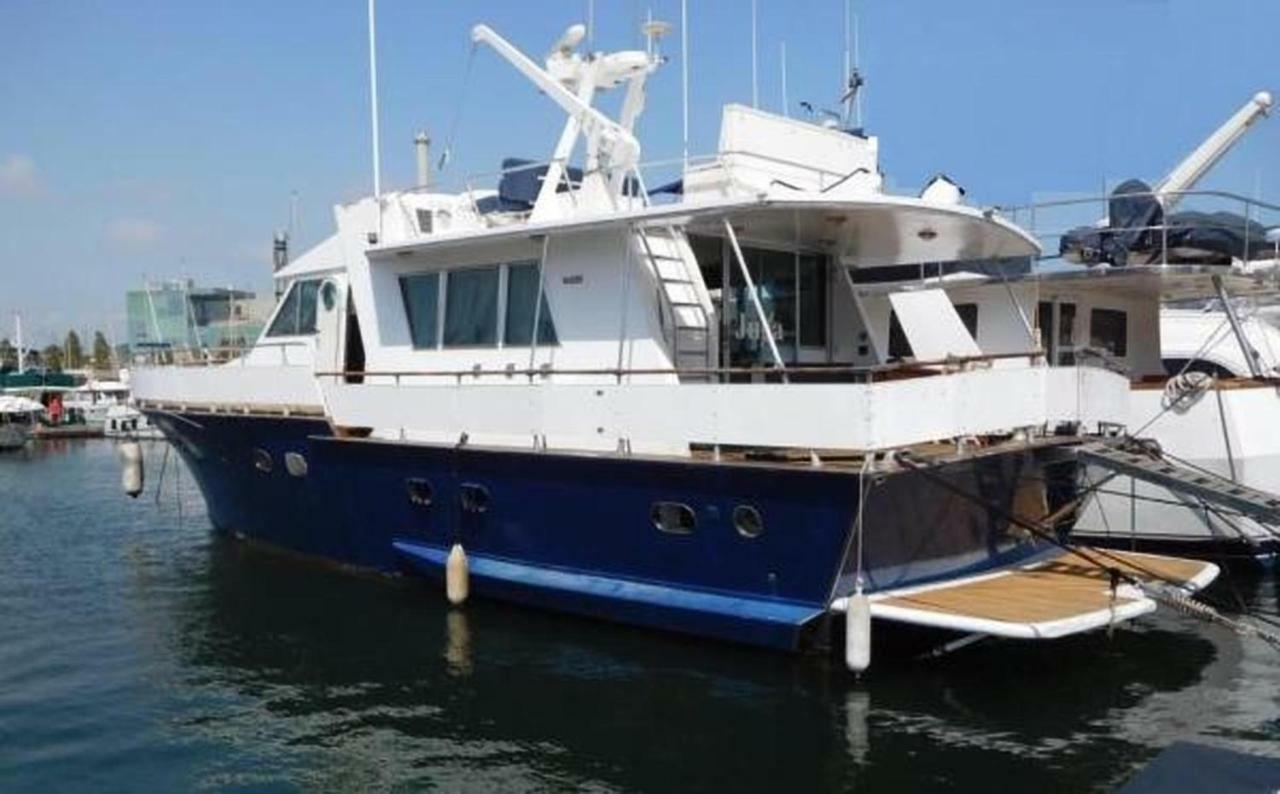 Your Own Private Yacht Hotel Sant Adria de Besos Luaran gambar