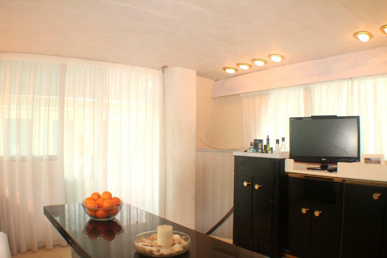 Your Own Private Yacht Hotel Sant Adria de Besos Luaran gambar