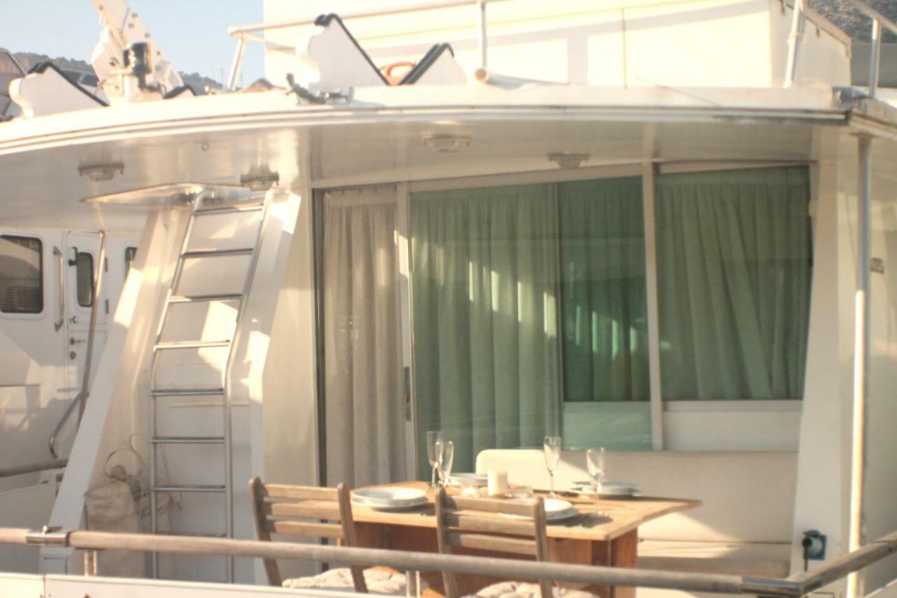 Your Own Private Yacht Hotel Sant Adria de Besos Luaran gambar